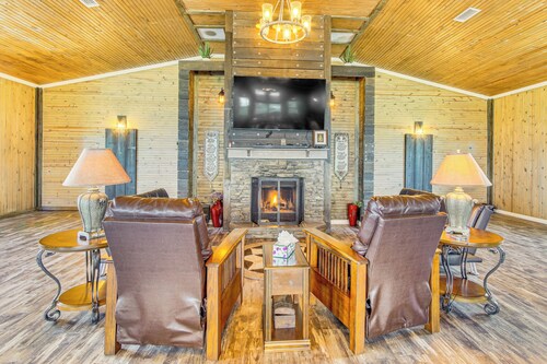 Outdoor Entertainment Area: Fountain Family Home!