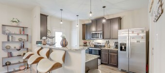 Pet-friendly Home w/ Fenced Yard in Manor