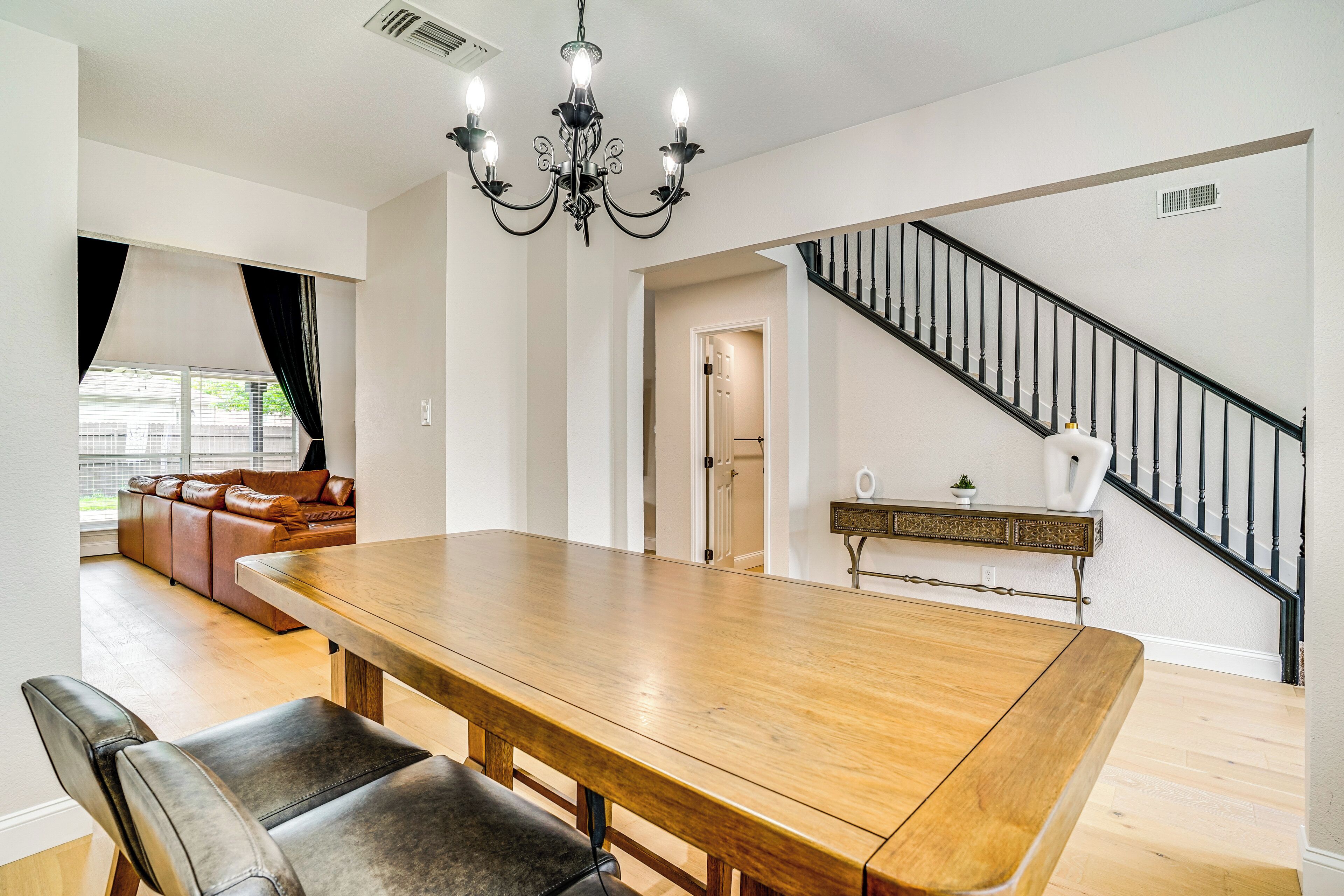 House (5 Bedrooms) | Interior