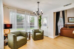 House (5 Bedrooms) | Interior