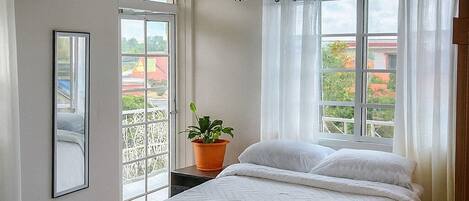 4 dormitoris, planxa i posts de planxar, wifi i roba de llit