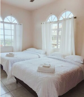 4 chambres, fer et planche à repasser, Wi-Fi, draps fournis