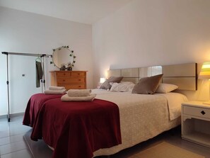 1 chambre, bureau, fer et planche à repasser, Wi-Fi gratuit