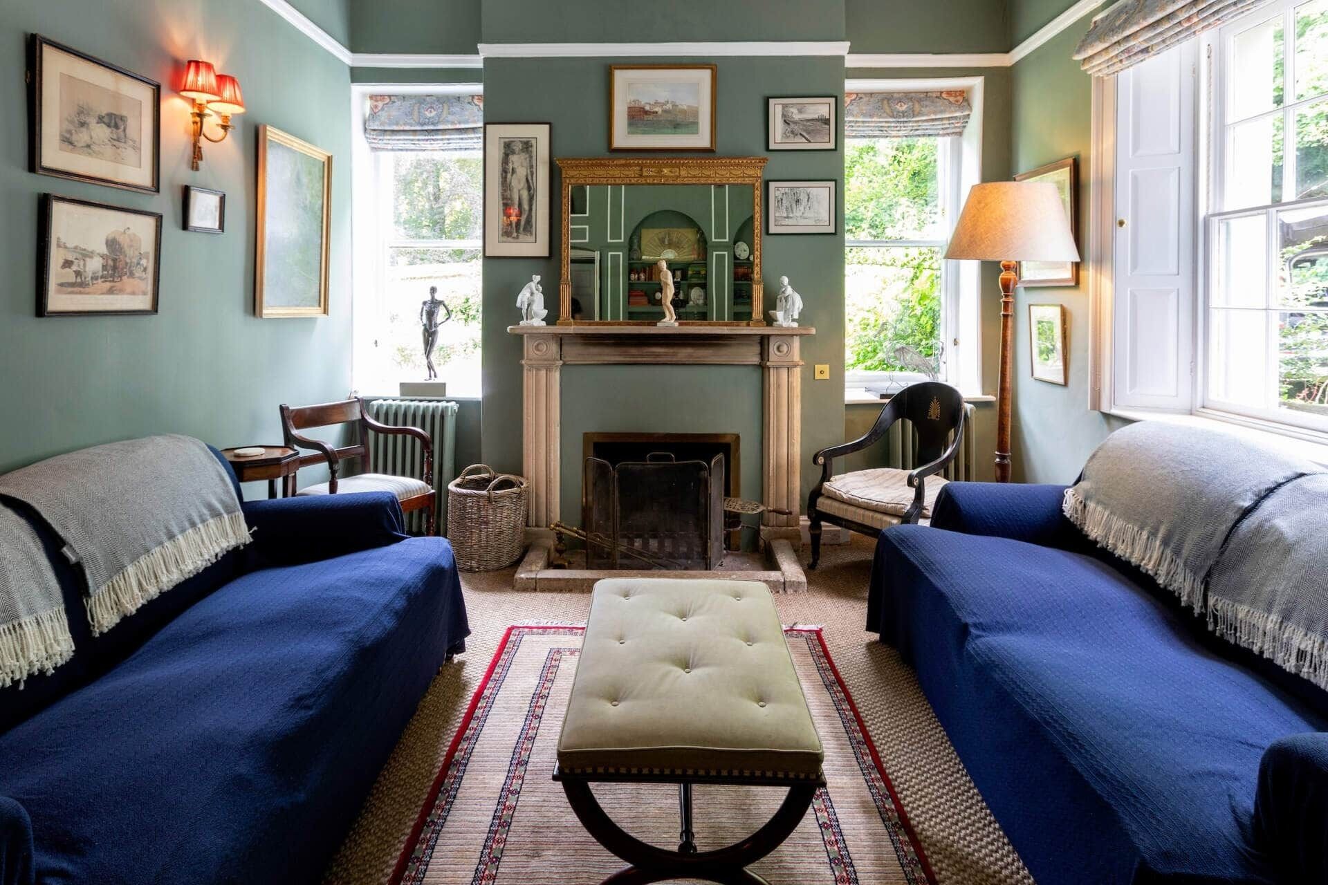 Smart TV, fireplace, stereo