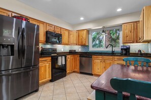 Microwave, stovetop, dishwasher, coffee/tea maker