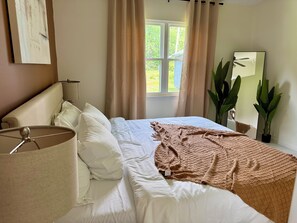 3 bedrooms, iron/ironing board, free WiFi, bed sheets - Modern 3BR Getaway Near UNCC, IKEA & PNC Arena (Charlotte)
