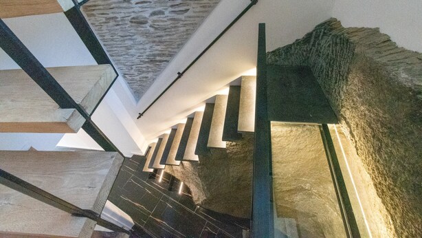 A modern interior with geometric patterns on the walls and a stone-like textured ceiling. - Holiday Home in La Roche With Castle Views (La Roche-en-Ardenne)
