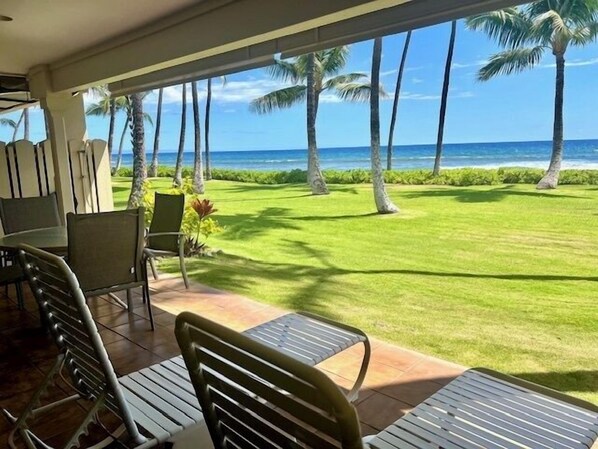 Outdoor dining - 226-4 Steps to Surf and Sun (Lahaina)