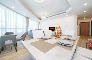 Apartment, Balcony, Lake View | In-room dining