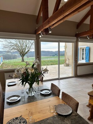 Dining - Gite domaine Rey 15 Swimming pool Petanque nearby Mirande gers (Loubersan)