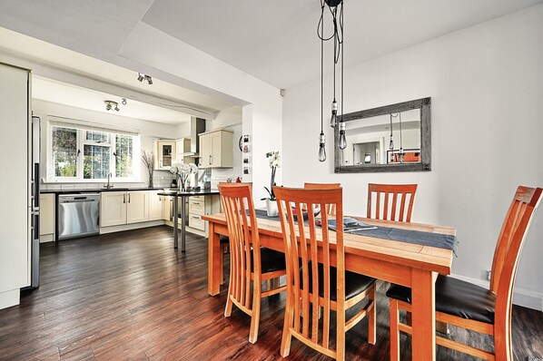 Dining - 19, South Way (Lewes)