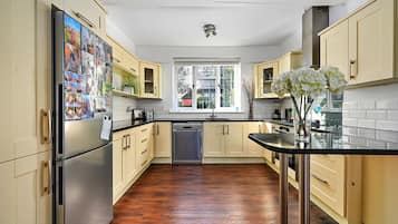 Réfrigérateur, micro-ondes, four, lave-vaisselle