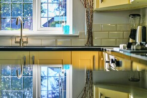 Réfrigérateur, micro-ondes, four, lave-vaisselle