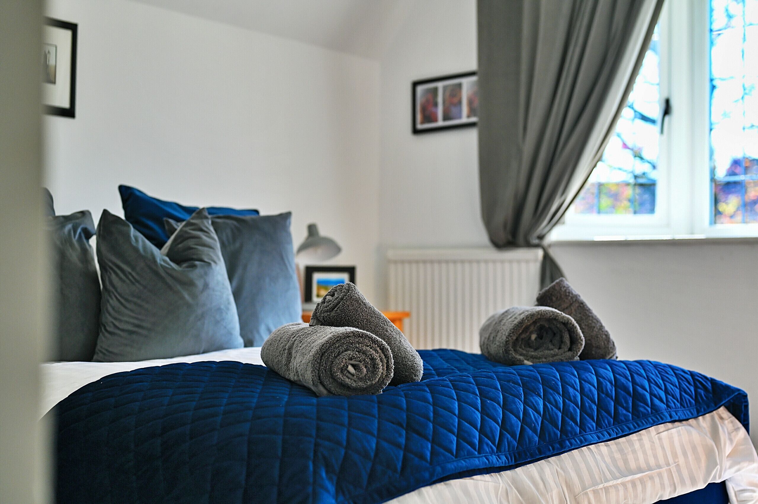 4 عدّة غرف نوم ومكواة/لوح كي وواي فاي مجانًا وملاءات أسرّة