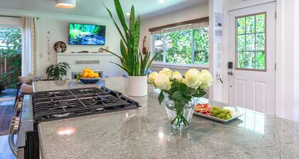 RussianRiverBungalow~FUN, SUN & HAPPY VIBES! NEW RedwoodEscape!Pup/Walk2River