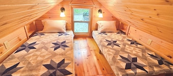 Clean Cozy Waterfront Cottage - Perfect for Family Relaxation and Recreation