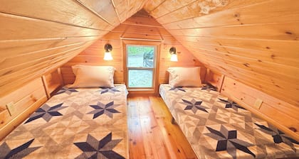 Clean Cozy Waterfront Cottage - Perfect for Family Relaxation and Recreation