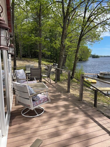 Clean Cozy Waterfront Cottage - Perfect for Family Relaxation and Recreation