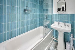 Shower, hair dryer, towels - Host & Stay | Blatchington Road (Brighton and Hove)