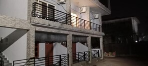施設の正面
