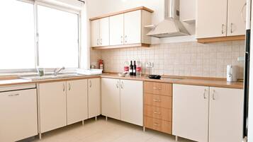 Standard Apartment, Multiple Bedrooms (Seaview Apart 5mn From Sea Xemxija) | Private kitchen | Fridge, microwave, oven, stovetop