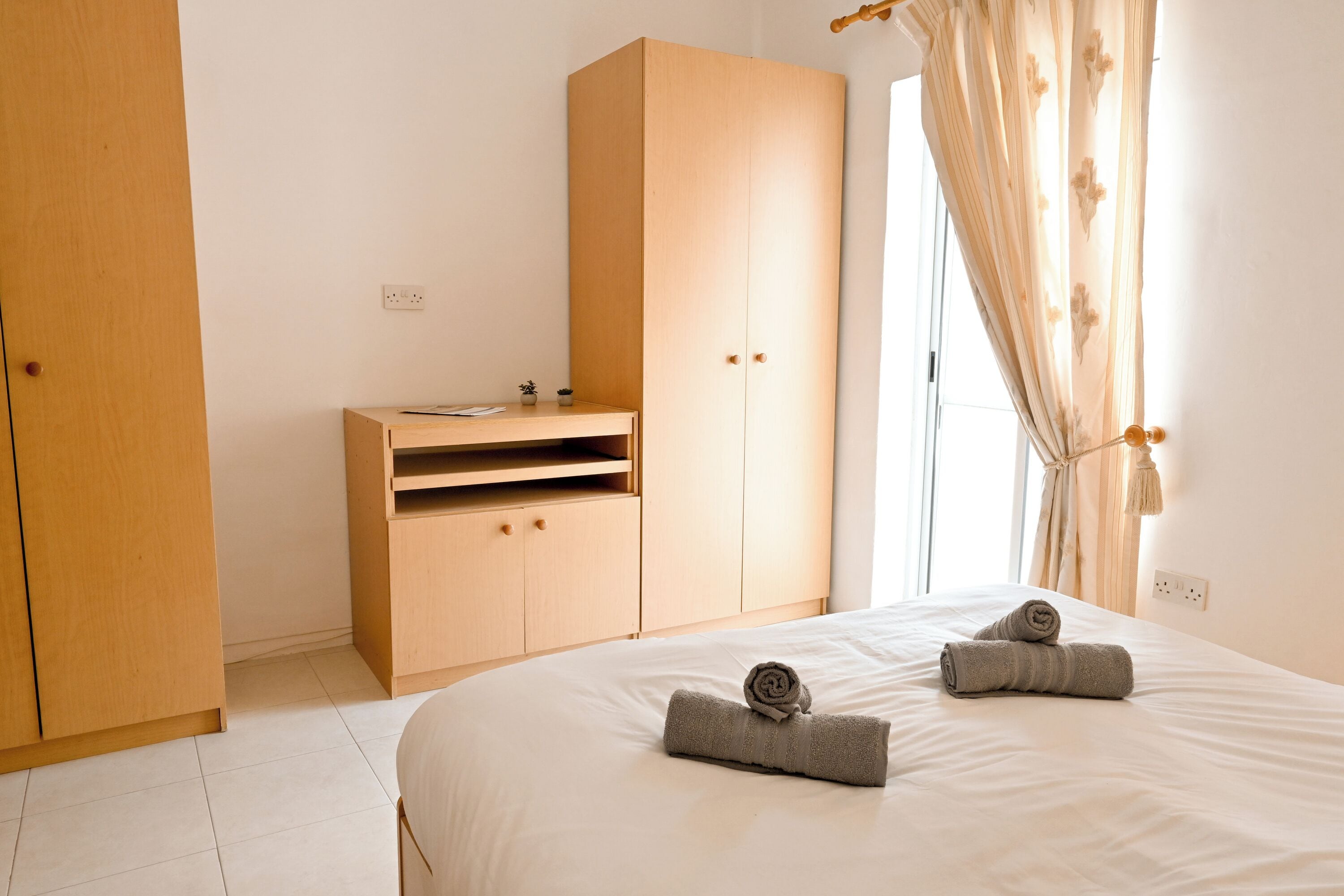 2 slaapkamers, een strijkplank/strijkijzer, gratis wifi, beddengoed