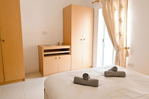 2 bedrooms, iron/ironing board, free WiFi, bed sheets - Seaview Apart 5mn From Sea Xemxija (St. Paul's Bay)