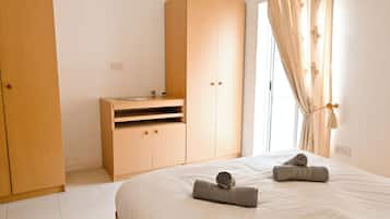 2 bedrooms, iron/ironing board, free WiFi, bed sheets