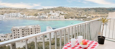 Standard-Apartment, Mehrere Schlafzimmer (Seaview Apart 5mn From Sea Xemxija) | Speisen im Freien