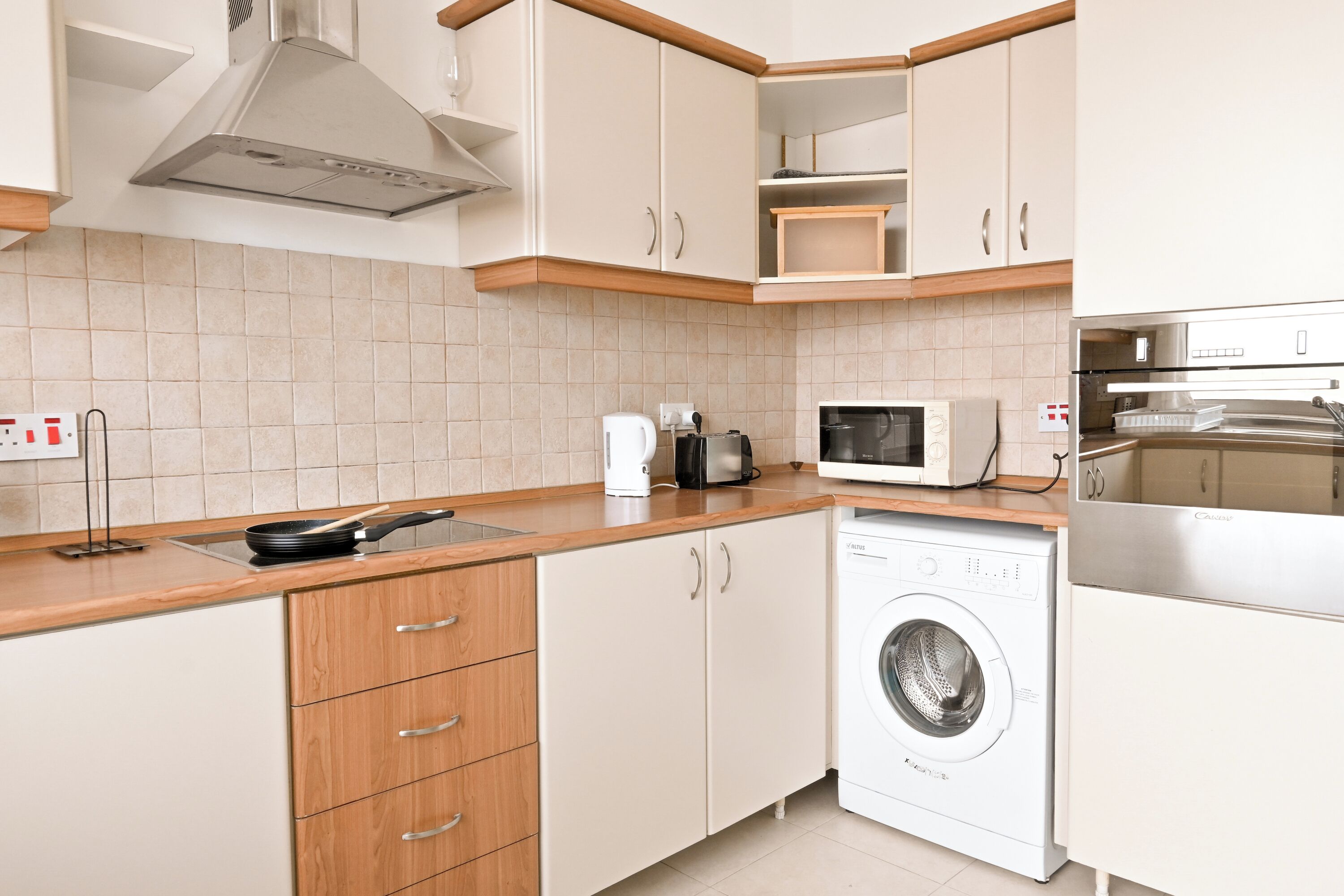 Appartement Standard, plusieurs chambres (Seaview Apart 5mn From Sea Xemxija) | Cuisine privée | Réfrigérateur, micro-ondes, four, plaque de cuisson
