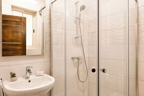 Standard Apartment, Multiple Bedrooms (Sea & Valley Views Żebbuġ Gozo) | Bathroom | Combined shower/tub, towels, soap, shampoo - Sea & Valley Views Żebbuġ Gozo (Zebbug)