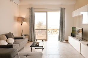 Apartamento estándar, 3 habitaciones, microondas (Sea & Valley Views Żebbuġ Gozo) | Zona de estar