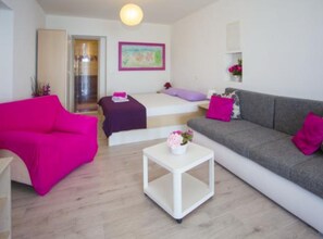 Studio (Superior Studio Apartment with Terrac) | Living room | 32-inch flat-screen TV with satellite channels - Sea View Apartments Lendic Podgora (Podgora)