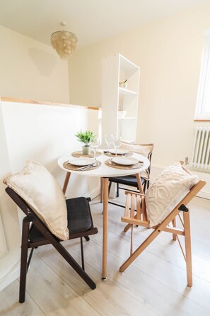 Apartment | 2 bedrooms - Right by Oval Station - 2 bed Flat Free Wifi (London)