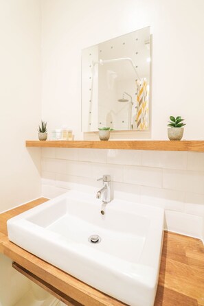 Apartment | 2 bedrooms - Right by Oval Station - 2 bed Flat Free Wifi (London)