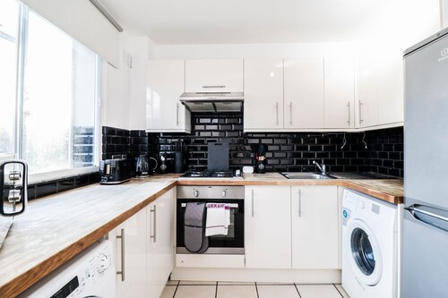 Lovely 3 Bedroom Maisonette