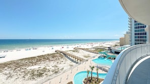 On the beach - New Complex! Beachfront 4BR, PARKING LEVEL!, Lazy River and Slide! (Gulf Shores)