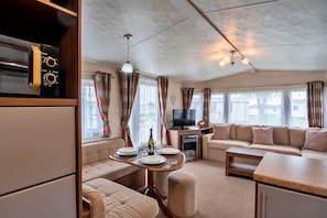 Chalet | Living area - Chalet in Cornwall Near Kynance Cove (Helston)