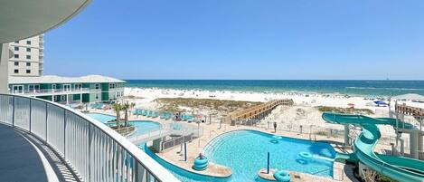 Alberca techada y alberca climatizada