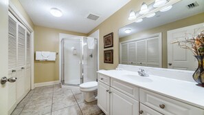 Shower, jetted bath, hair dryer, towels - Lazy River and Water Slide, Beachfront! (Orange Beach)