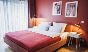 3 bedrooms, in-room safe, desk, iron/ironing board