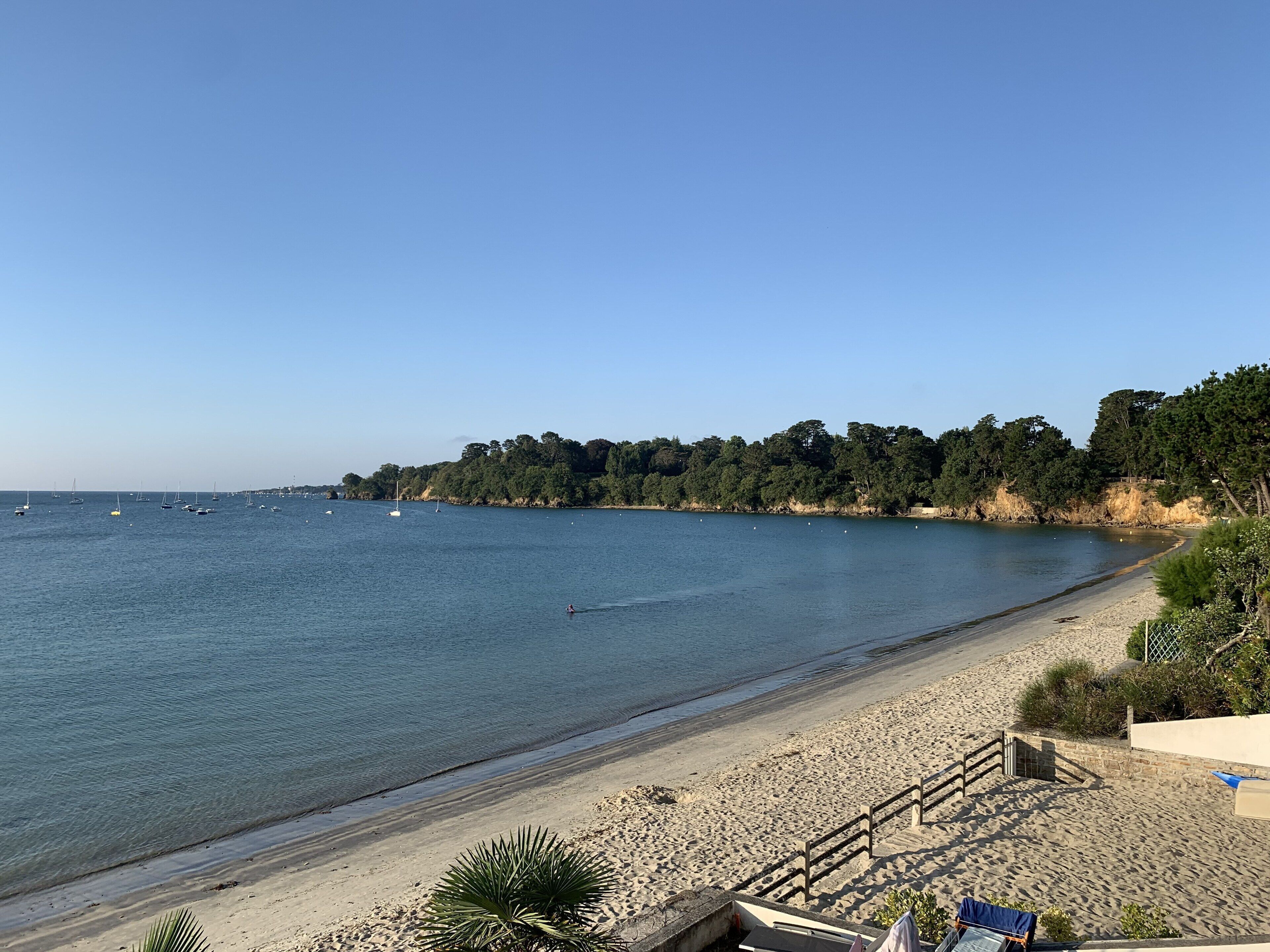Plage, chaises longues