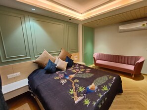 Suite – executive, utsikt mot høyde | 1 soverom, skrivebord, skrivebord for bærbar PC og wi-fi (inkludert)