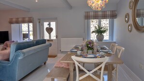 Cottage | Dining - Cottage in Bakewell Near Peak District (Bakewell)