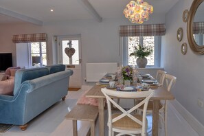 Cottage | Dining - Cottage in Bakewell Near Peak District (Bakewell)