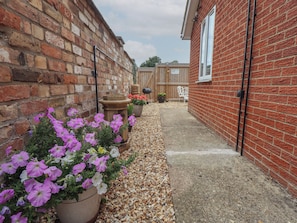 Cottage | Property grounds - Southfields Annex (Louth)