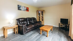Cottage | Living room - Serene 2-bedroom Cottage in Dorrington, No Deposit (Shrewsbury)