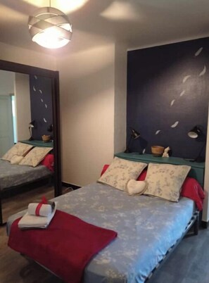 2 chambres, fer et planche à repasser, Wi-Fi gratuit, draps fournis