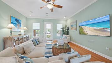 House, 3 Bedrooms | Living area | Smart TV