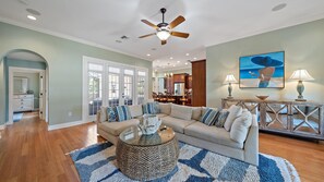 Living area - Sapphire Shores 3 Bedroom Home (Sarasota)